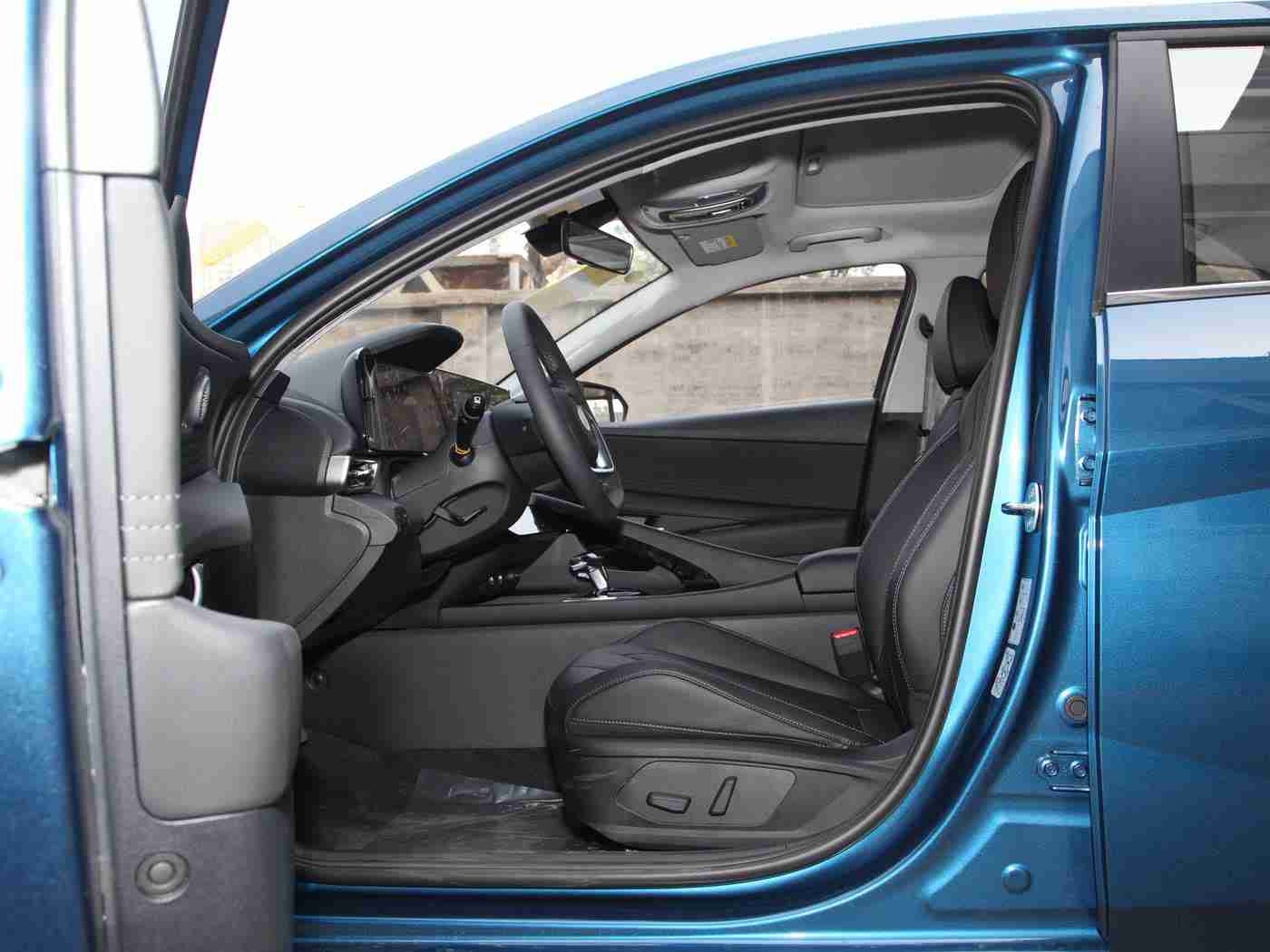 亚洲经典一区二区,亚洲汽车市场风云变幻，一区二区新车争艳，爆款车型盘点来袭！-3