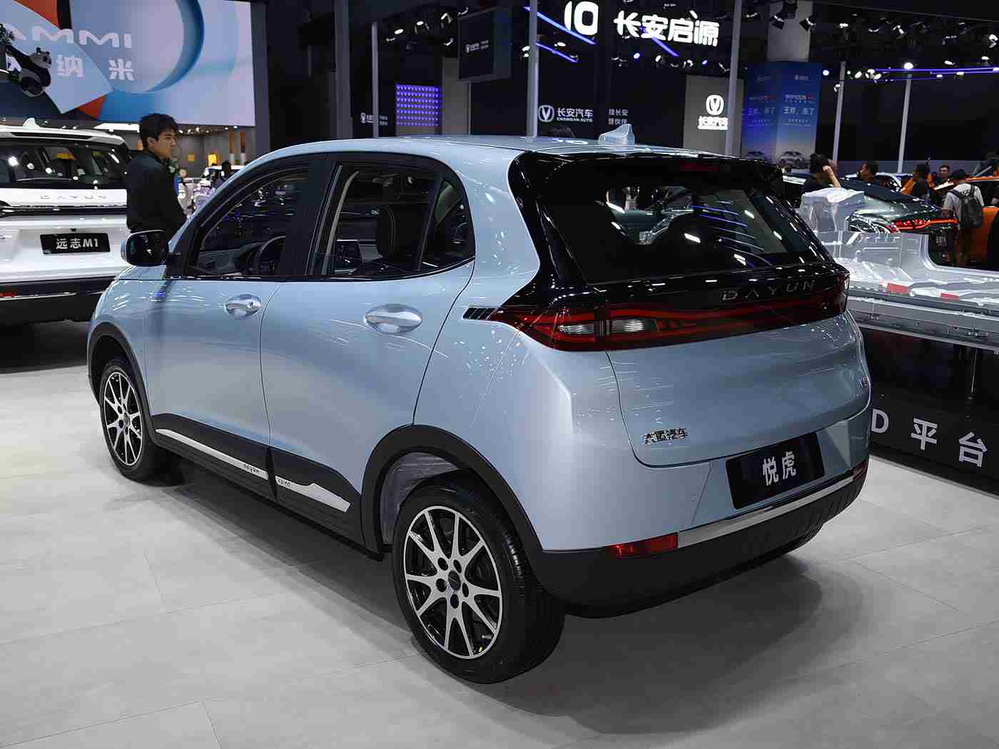 男生艹女生的软件,全新驾驶体验，智能化汽车应用助力车主轻松出行，多元化功能赢得市场青睐-2