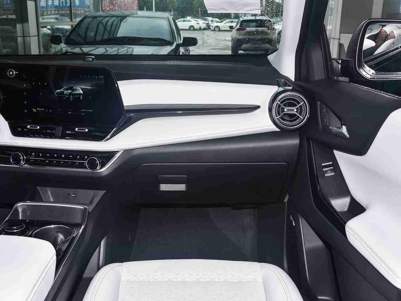 娇妻半推半就被3p：三排座SUV选购指南，家庭出行的幸福抉择与实用考量-3