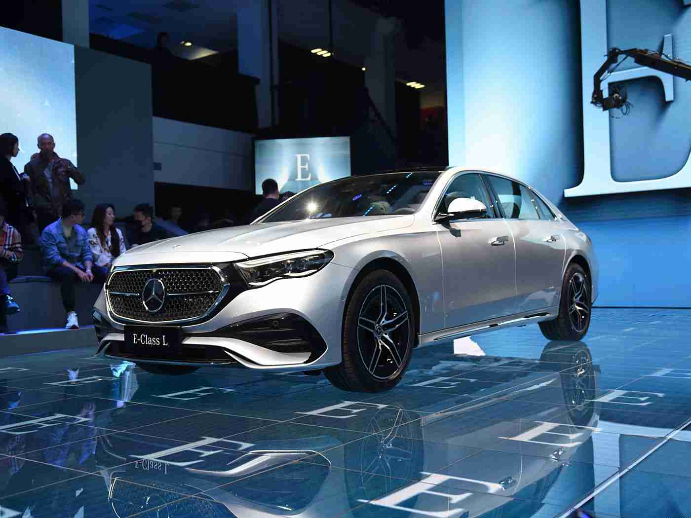 男生靠女生软件,汽车行业创新营销新风向：借助社交平台“男生靠女生”助力销量增长30%-4