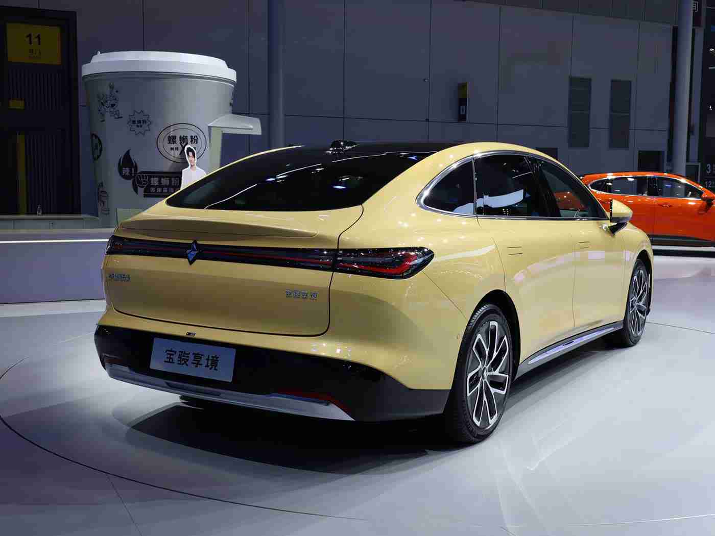 黑人av：黑色豪华SUV，低调奢华的移动堡垒之选-4