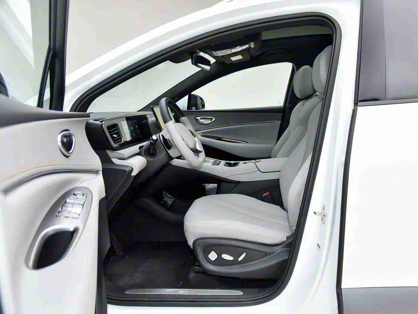 黄色软件app下载3.0.3免费装妆2025:2025汽车改色新趋势,虚拟试色技术助力个性焕装-5