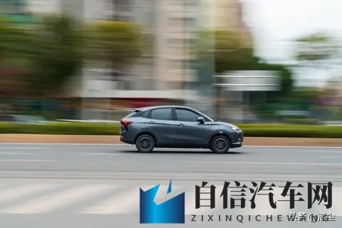 色骚综合：汽车色彩解析：揭秘色彩如何塑造汽车灵魂-1