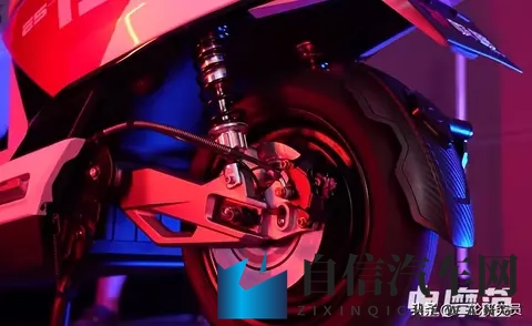 爆乳汗だく肉感レズビア：专为女性设计：独特车型引领汽车新潮流-3