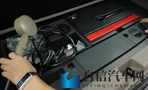 男人的困困放在女人的困境里：XYZ新车型：女性驾驶者专属，告别停车盲区烦恼-2