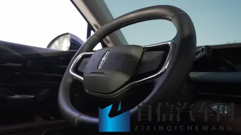 美女扣b：汽车新宠：时尚与性能并存，引领潮流！-3