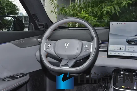 深度体验深蓝S05:没想到它这么香,620km续航+15分钟超充!-3