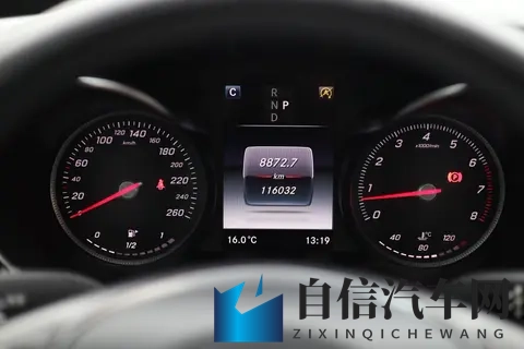 11万多拿下白色奔驰C级，家用代步有面儿-2