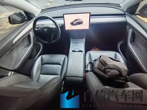 国产黑鬼P媚黑婊：国产影片引争议，剧情引热议-2