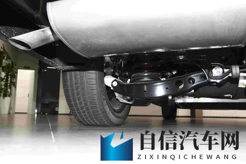 北汽锐胜M8上市，商用MPV变家用神器，空间革命悄悄开始了-2