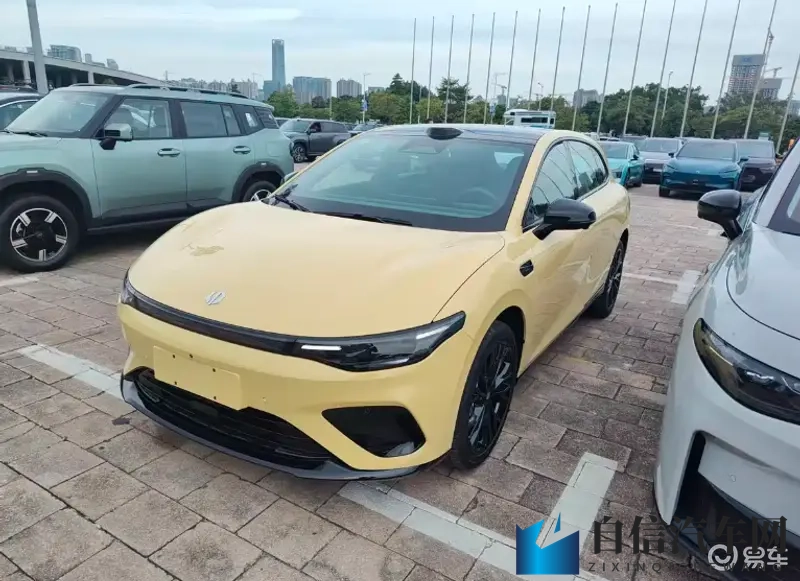 2025广州车展探馆 零跑Lafa5亮相 续航605km-1