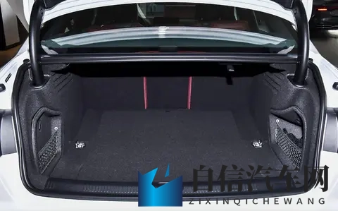 奥迪A4L将卖到2027年！现在20万左右抄底值吗？哪个版本最均衡？-2