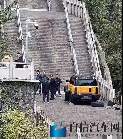 奇瑞天门山测试翻车溜车撞坏护栏后连夜致歉网友：营销别拿安全赌-1