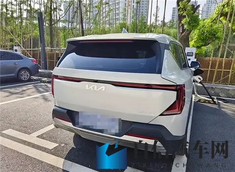 小鹏汽车首款超级增程车型全球小鹏X9 3098万元起售-1