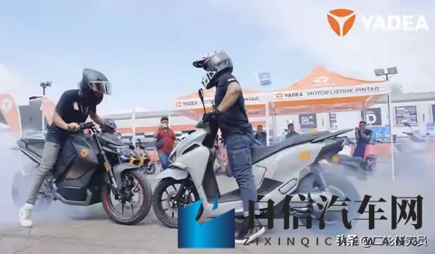 雅迪Velax炸场米兰！20分钟快充+105km续航-3