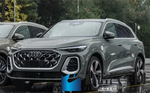 新款奥迪Q5L换三屏内饰，华为驾辅真顶配？轴距加长但价格悬了-2