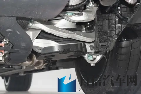 别让第三排成摆设！腾势N8L深度体验：这才叫全家VIP的真相-3