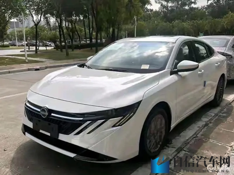 王者姬小满脚上的袜子是红色的：赛车潮流：揭秘红色袜子的神秘魅力-1