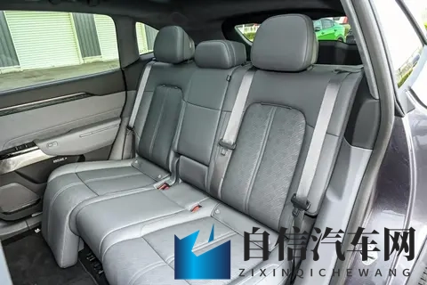 中型SUV的较量,极氪7X对比特斯拉Moldel Y,选谁更合适?-1