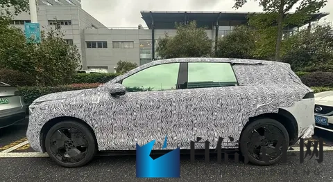 日产N8谍照曝光 定位中大型SUV 搭载大尺寸双联屏-1