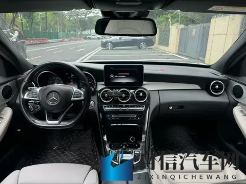 男人的香蕉插進女人的桃子：独特设计汽车亮相，引领未来驾驶体验-3