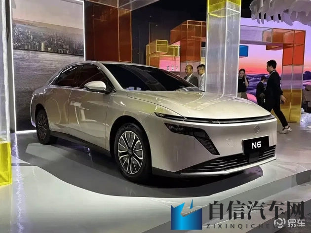 女人和公牛在野外躁麻了:野外惊现女子与公牛激烈互动-2