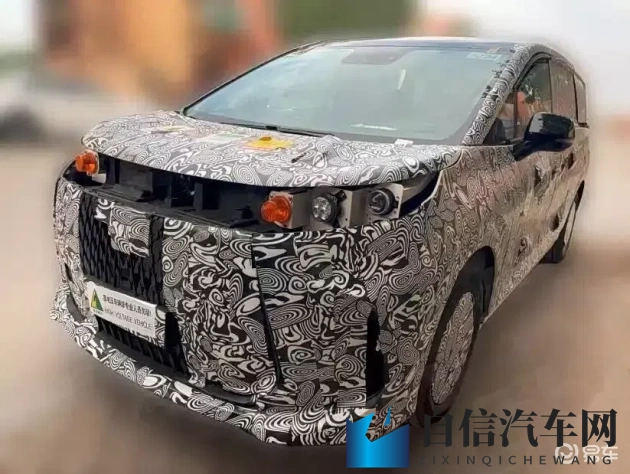 唐三抽曲比比东不亦乐乎NBA：《唐三曲艺对决比比东，NBA赛场激情四溢》-1