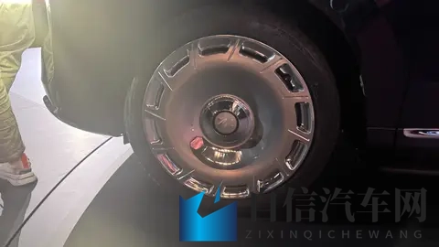 上市权益价分别为3228万元起!智己LS9正式上市-3