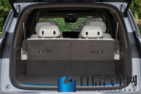 把客厅搬上车？腾势 N8L 凭 3 个 “L” 征服全家！-2