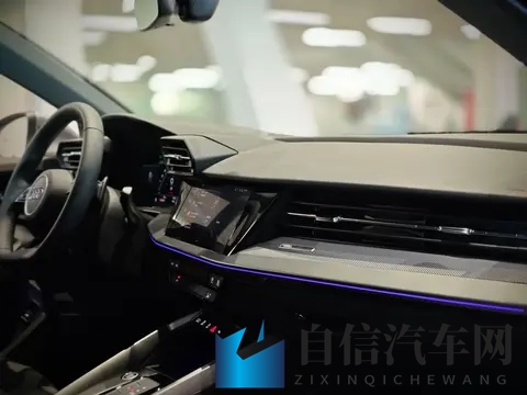 13万想选豪华车怕坑？奥迪A3实测：市区7个油，单身_情侣开着香-3