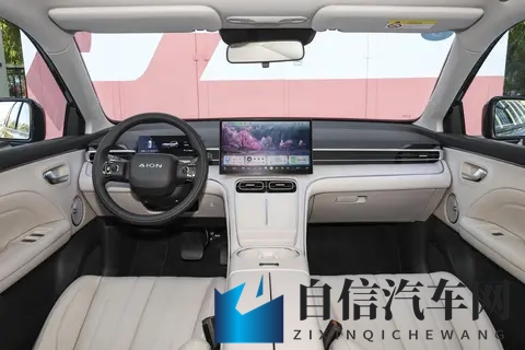 亏电油耗低至53L，动力强劲无噪音，埃安i60 增程版预售，1268万-3