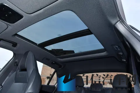 燃油车也有科技感？试驾第三代领克03，10万出头就能入手-1