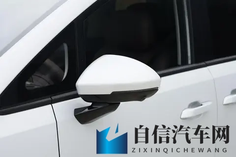 家用MPV的务实之选：深度体验五菱星光730 2025款舒适型-2