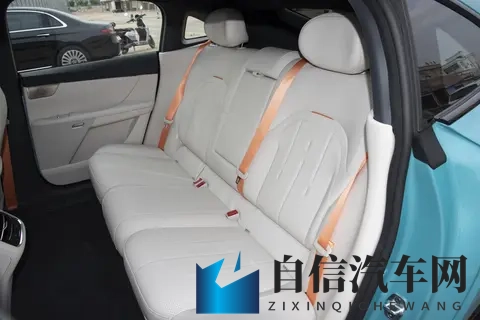 性能与智能的交融：详析东风奕派eπ007+四驱版-2