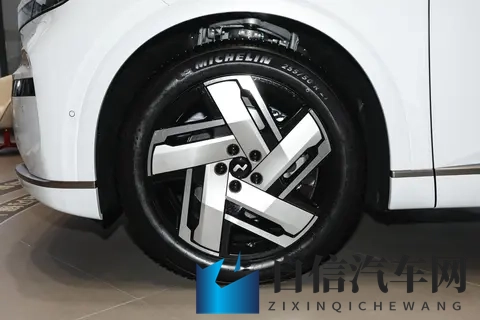 诠释大三排纯电新时代:乐道L90七座版Max全面解析-2