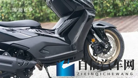 男孩和女孩打扑克差差差：男孩女孩玩牌竞技，输赢连连趣事多-2