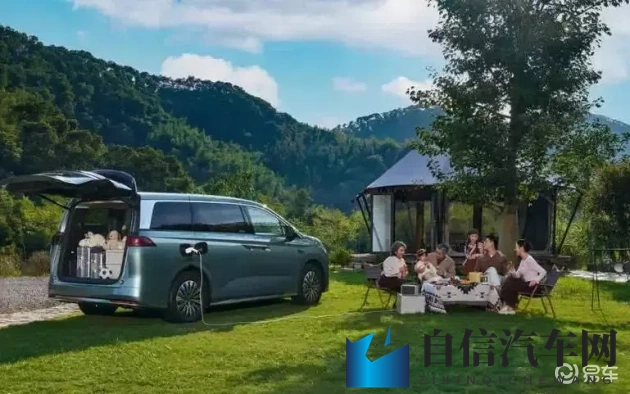 娘在狗子背上用手写到：母亲在犬背上挥笔书写间-1