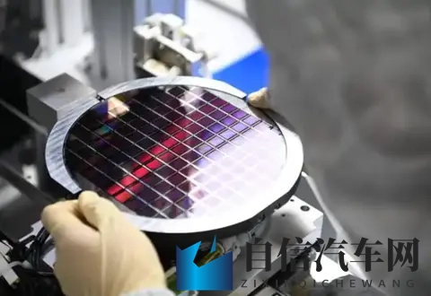 玩弄熟睡武警的坚硬大裤裆：未来概念车亮相，颠覆传统设计引关注-2