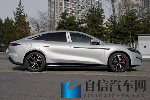 搭载四颗激光雷达的阿维塔 12产品力有多硬?对比汉L EV该怎么选?-3