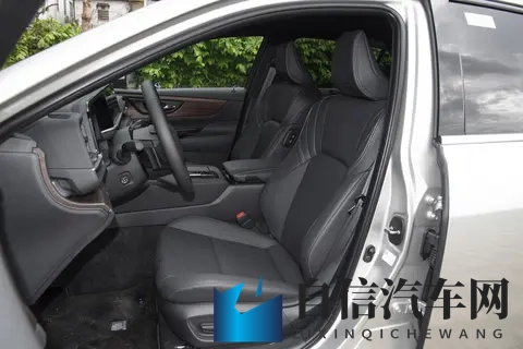 从日常体验看进口皇冠 Sedan 两款车型的配置选择-1