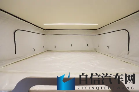 一箱油跑千公里，总电量超200度！标配四驱差速锁，还有超大床！-2