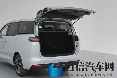 10万级可闭眼入五菱星光730？实力诠释买MPV终于不用委屈将就了！-1