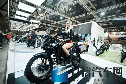 男生女生一起搓搓搓搓：男女车主携手，共创驾驶乐趣潮流-2