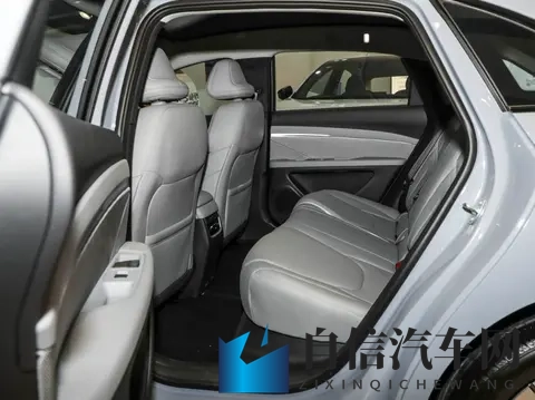 不到11万！底盘规格越级，精致感出色，启源A06会成爆款吗？-3