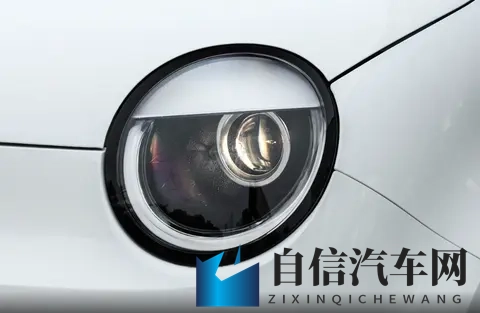 张篵雨水上阁楼图片照：汽车摄影作品揭秘：城市生活新视角-2