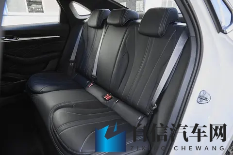 吉利星瑞再升级，20T+8AT，油耗低至715L，家用真香-2