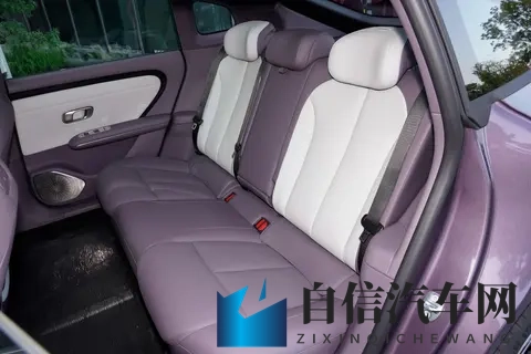 承载国车荣光，“红旗”驶向千万家丨人汽-1