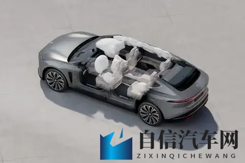 蔚来ET9：2025款102度电池，入门即满配，768万起售，值得买吗？-3