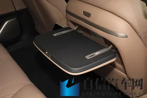 乐道 L60 深度解析:900V 高压 + 蔚来换电,家庭用车太省心-3