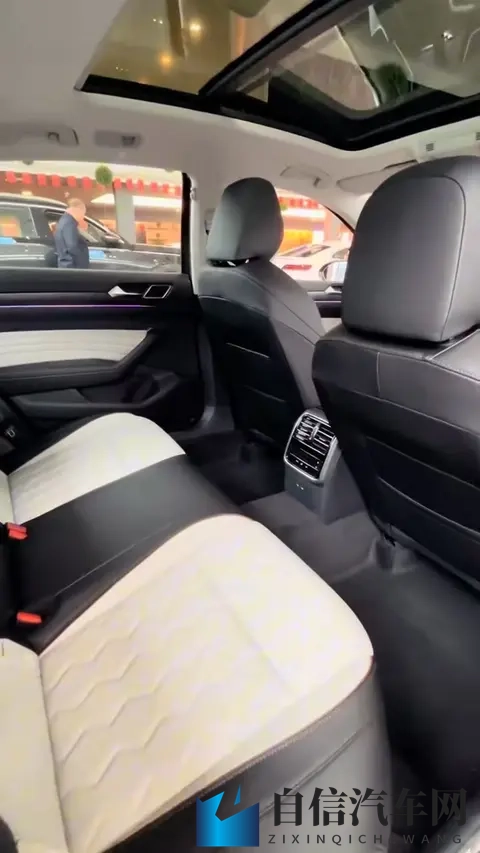 教练在车里要了好几次：车内纠缠不止，教练行为多次引发争议-3